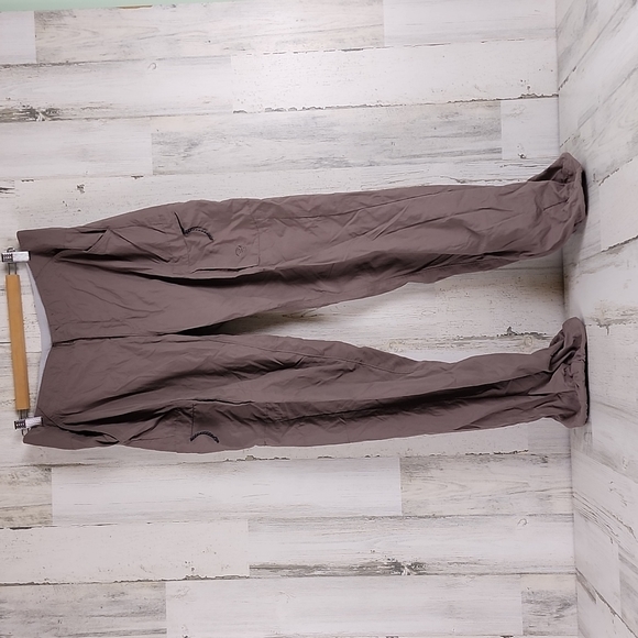 Mountain Hardwear Pants - Mountain Hardware cocoa brown outdoor hiking pants pockets Size 10 regular